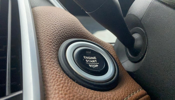 2020 MG HECTOR PLUS SHARP 1.5 PETROL TURBO HYBRID MT 6-STR, Petrol, Manual, 1,10,576 km, Keyless Start/ Stop Button