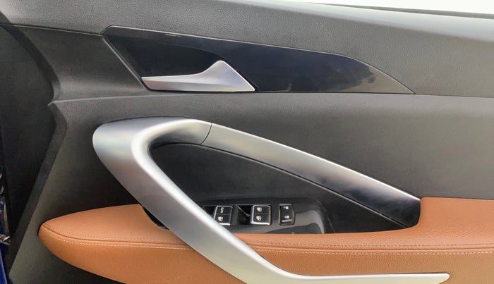 2020 MG HECTOR PLUS SHARP 1.5 PETROL TURBO HYBRID MT 6-STR, Petrol, Manual, 1,10,576 km, Driver Side Door Panels Control