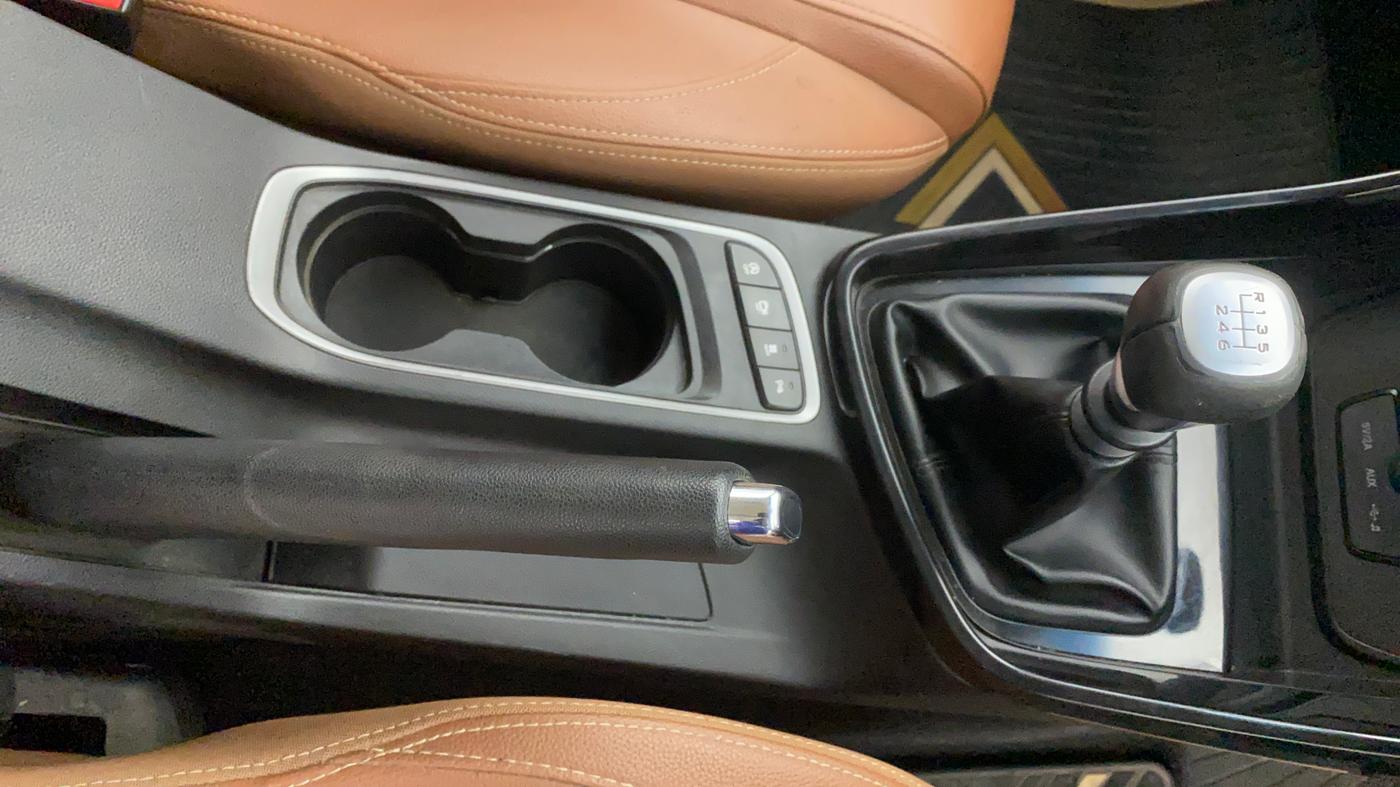 2020 MG HECTOR PLUS SHARP 1.5 PETROL TURBO HYBRID MT 6-STR, Petrol, Manual, 1,10,643 km, Gear Lever