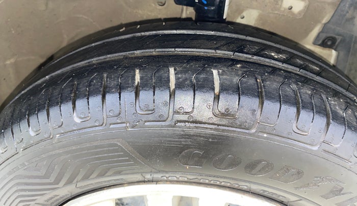 2015 Maruti Swift Dzire VXI, Petrol, Manual, 54,026 km, Right Front Tyre Tread