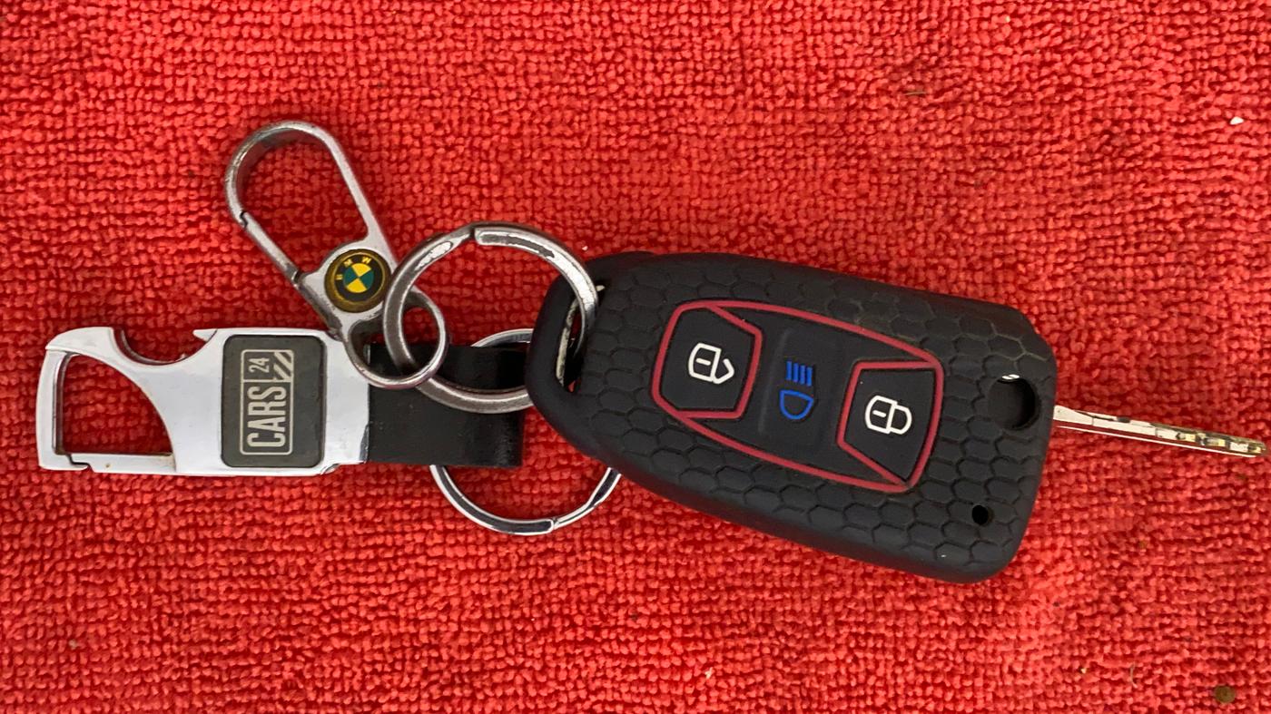 2018 Tata Tiago XZA PETROL, Petrol, Automatic, 1 km, Key Close Up