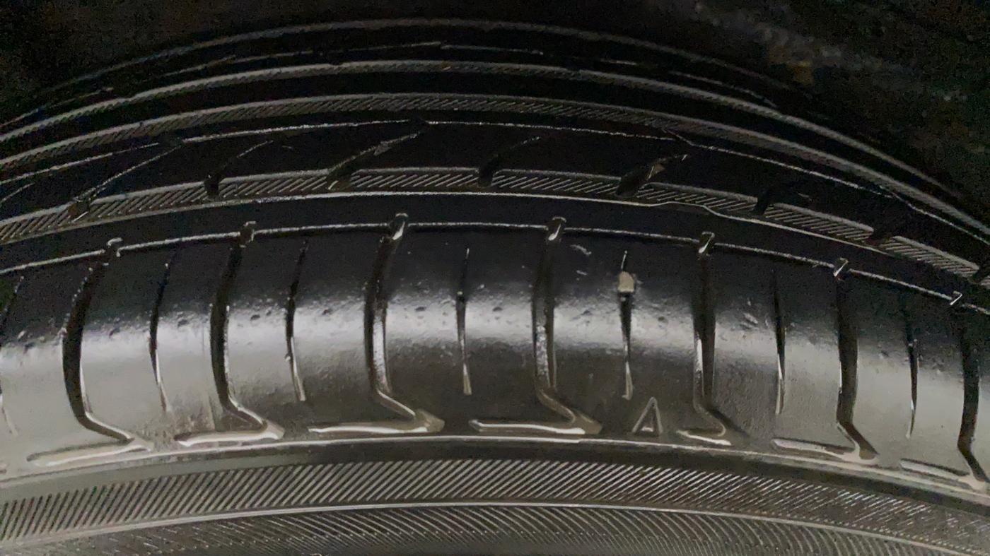 2012 Maruti Wagon R 1.0 VXI, Petrol, Manual, 35,556 km, Right Front Tyre Tread