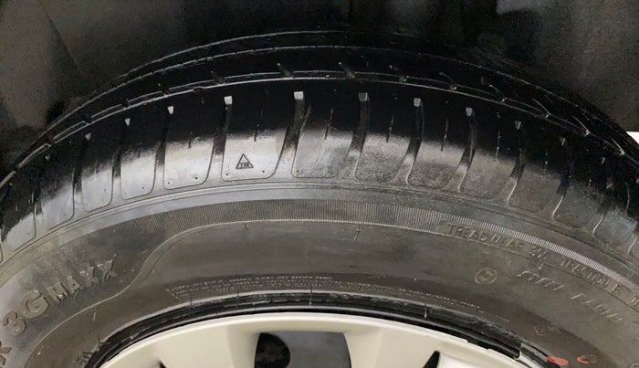 2019 Maruti Swift VXI, Petrol, Manual, 27,718 km, Left Rear Tyre Tread