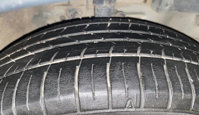 2017 Honda BR-V 1.5L I- DTEC S, Diesel, Manual, 1,55,918 km, Right Front Tyre Tread