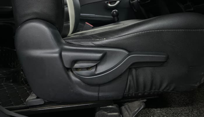 2017 Honda BR-V 1.5L I- DTEC S, Diesel, Manual, 1,55,918 km, Driver Side Adjustment Panel