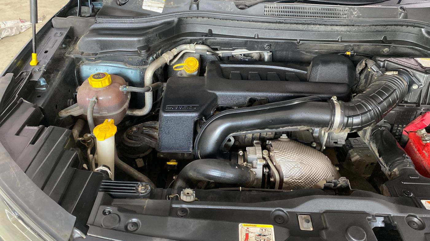 2019 Mahindra XUV300 W8 1.5 DIESEL AMT, Diesel, Automatic, 51,412 km, Engine View - Right