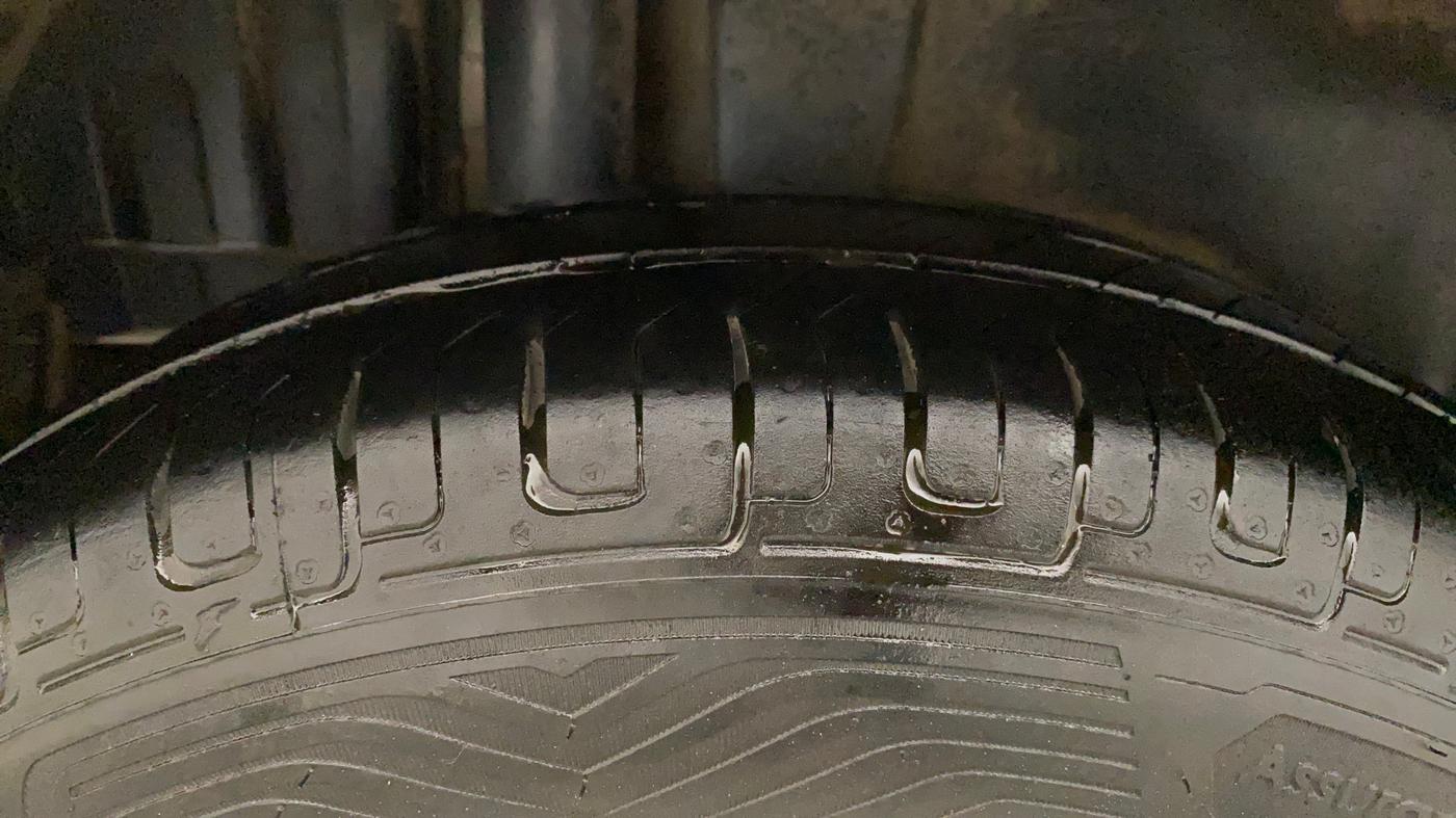 2016 Maruti Swift Dzire VXI, Petrol, Manual, 76,228 km, Right Rear Tyre Tread