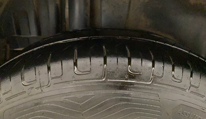 2016 Maruti Swift Dzire VXI, Petrol, Manual, 76,228 km, Right Rear Tyre Tread