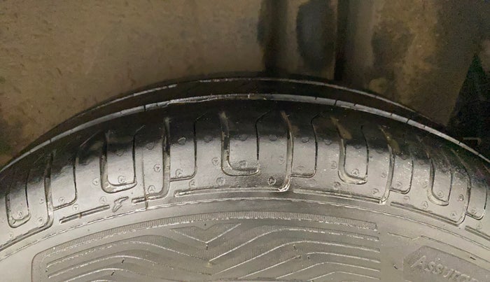 2016 Maruti Swift Dzire VXI, Petrol, Manual, 76,228 km, Left Rear Tyre Tread