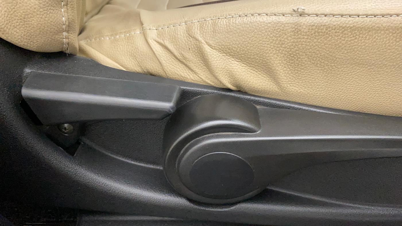 2018 Tata Tiago XZA PETROL, Petrol, Automatic, 47,153 km, Driver Side Adjustment Panel