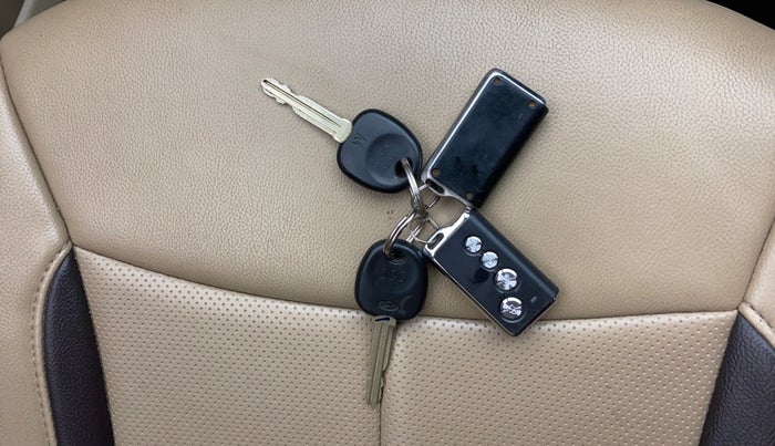 2015 Hyundai Eon MAGNA +, Petrol, Manual, 79,899 km, Key Close Up