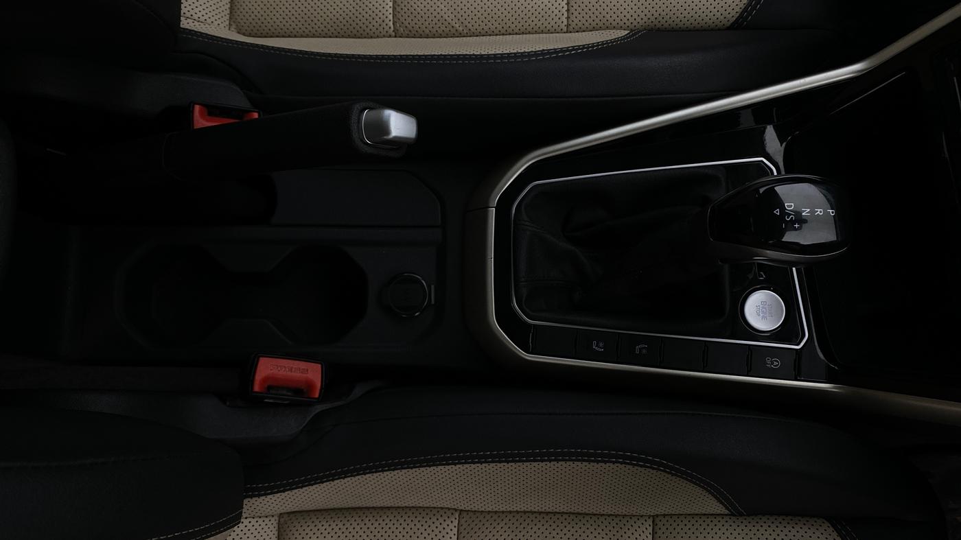 2023 Volkswagen VIRTUS TOPLINE TSI 1.0 AT, Petrol, Automatic, 37,237 km, Gear Lever