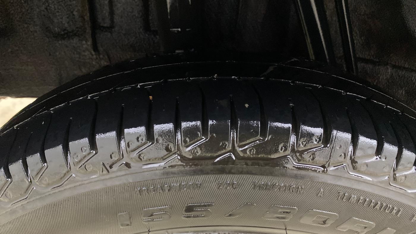 2018 Renault Kwid RXT 0.8, CNG, Manual, 1,24,087 km, Right Rear Tyre Tread