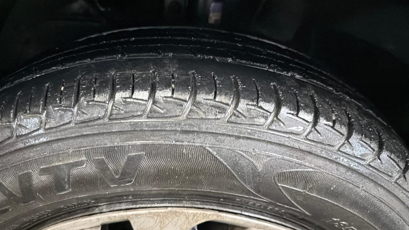 2017 Maruti Baleno DELTA PETROL 1.2, Petrol, Manual, 65,920 km, Left Front Tyre Tread