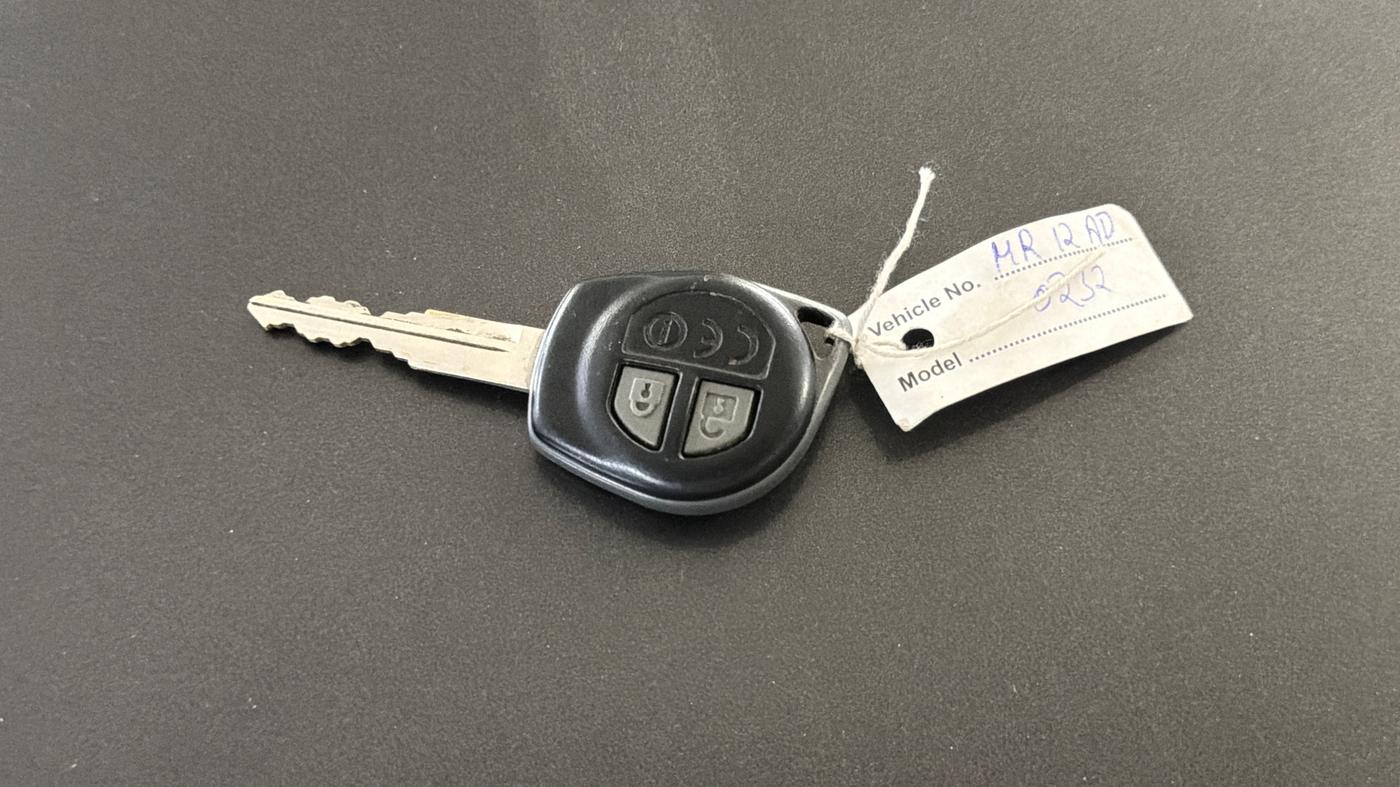 2017 Maruti Baleno DELTA PETROL 1.2, Petrol, Manual, 65,920 km, Key Close Up