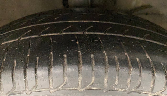 2017 Maruti Dzire ZXI PLUS, Petrol, Manual, 1,39,782 km, Right Front Tyre Tread