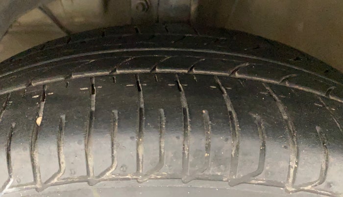 2017 Maruti Dzire ZXI PLUS, Petrol, Manual, 1,39,782 km, Left Front Tyre Tread