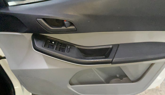 2022 Tata Tiago XT CNG, CNG, Manual, 14,186 km, Driver Side Door Panels Control