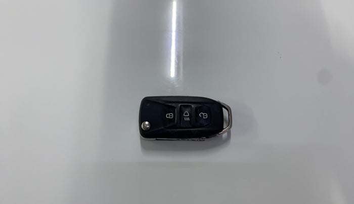 2022 Tata Tiago XT CNG, CNG, Manual, 14,186 km, Key Close Up