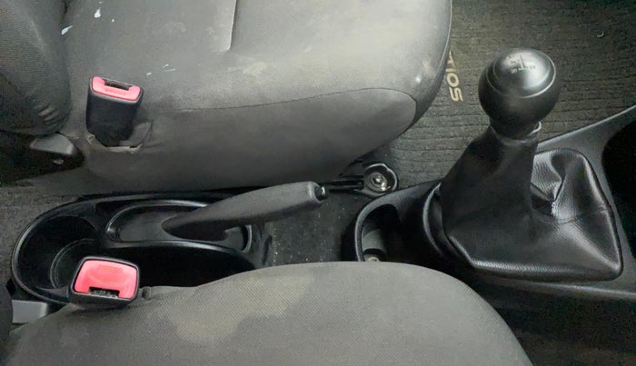 2012 Toyota Etios Liva G, Petrol, Manual, 32,848 km, Gear Lever