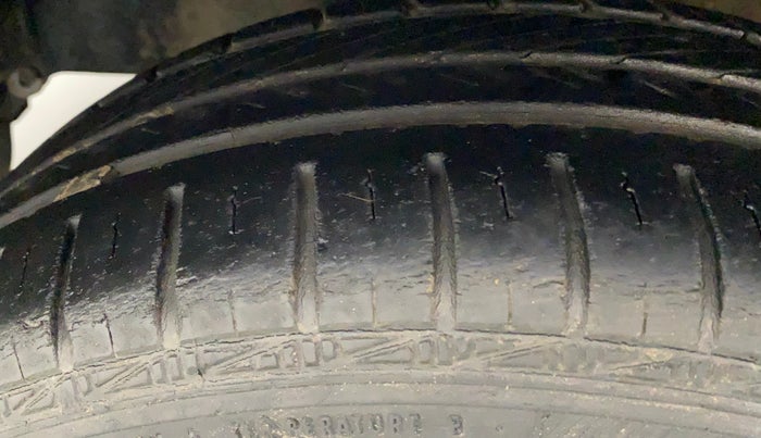 2012 Toyota Etios Liva G, Petrol, Manual, 32,848 km, Left Front Tyre Tread