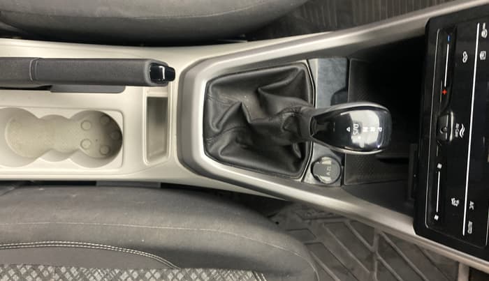2021 Volkswagen TAIGUN HIGHLINE 1.0 TSI AT, Petrol, Automatic, 76,201 km, Gear Lever