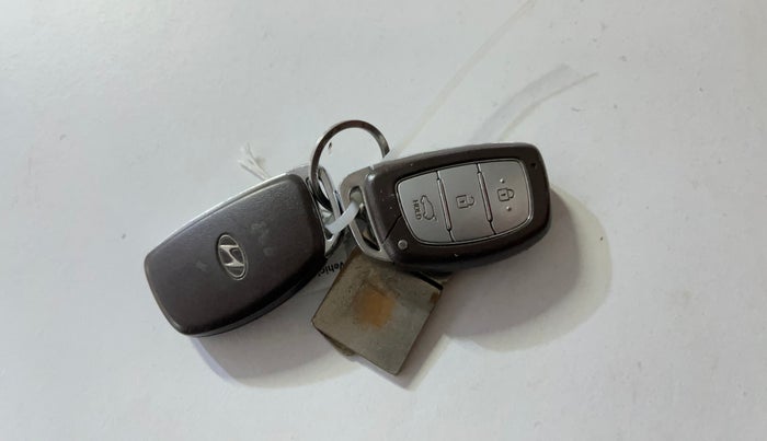 2015 Hyundai Creta SX PLUS 1.6 PETROL, Petrol, Manual, 1,00,773 km, Key Close Up