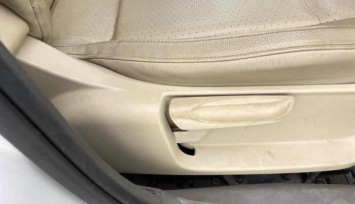 2014 Volkswagen Vento HIGHLINE PETROL AT, Petrol, Automatic, 42,796 km, Driver Side Adjustment Panel