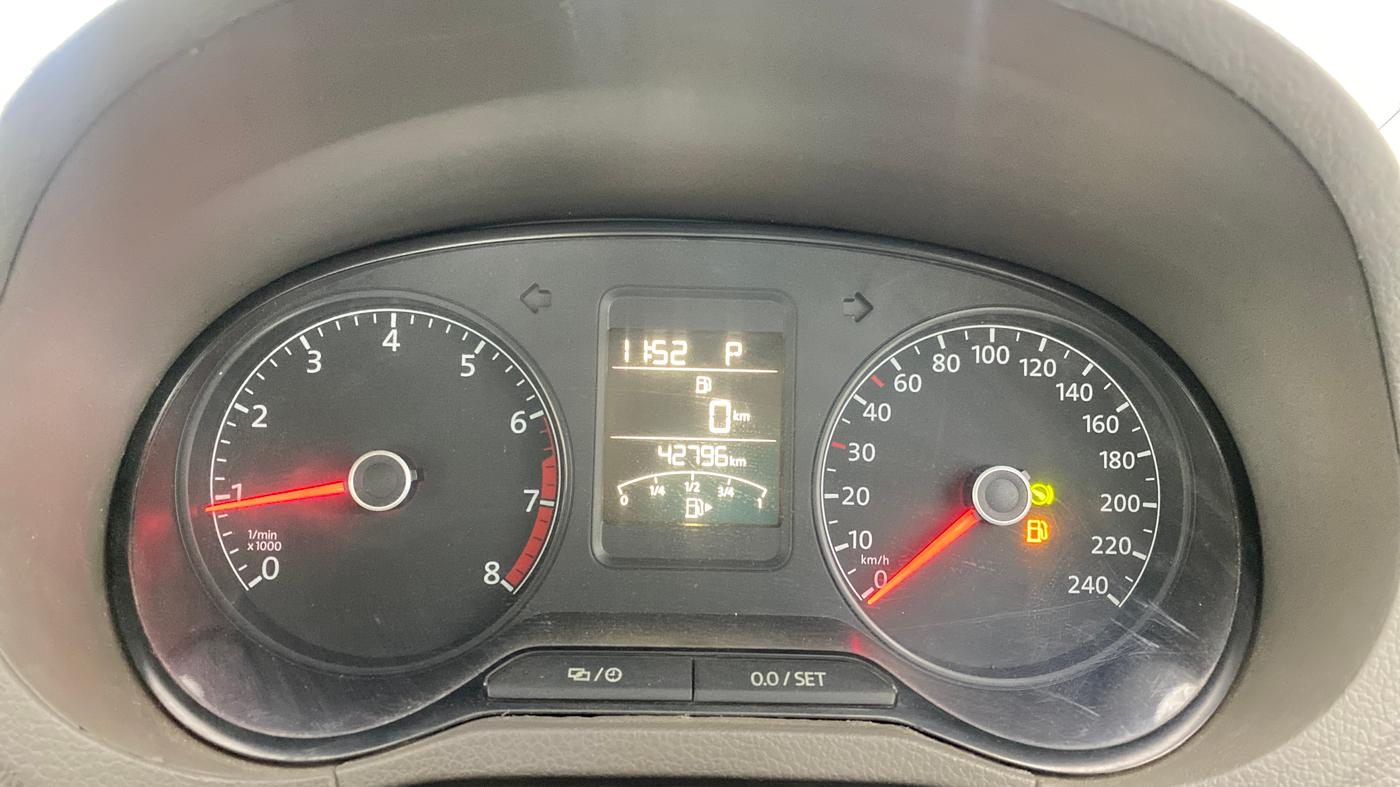 2014 Volkswagen Vento HIGHLINE PETROL AT, Petrol, Automatic, 42,841 km, Odometer Image
