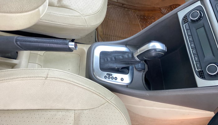 2014 Volkswagen Vento HIGHLINE PETROL AT, Petrol, Automatic, 42,796 km, Gear Lever