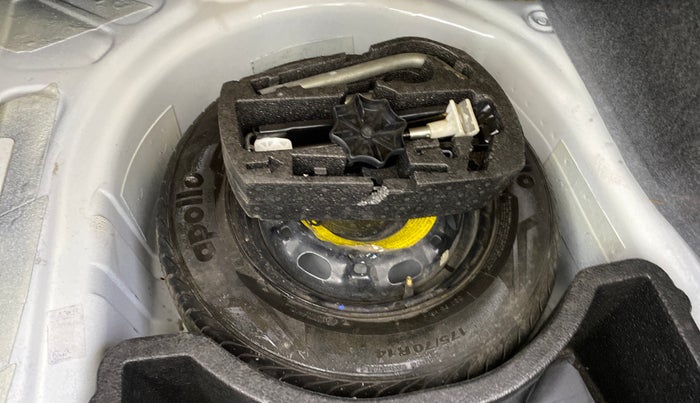 2014 Volkswagen Vento HIGHLINE PETROL AT, Petrol, Automatic, 42,796 km, Spare Tyre