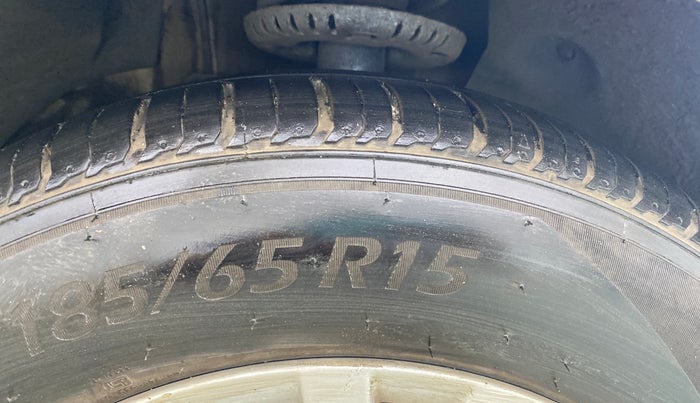 2014 Volkswagen Vento HIGHLINE PETROL AT, Petrol, Automatic, 42,796 km, Right Front Tyre Tread