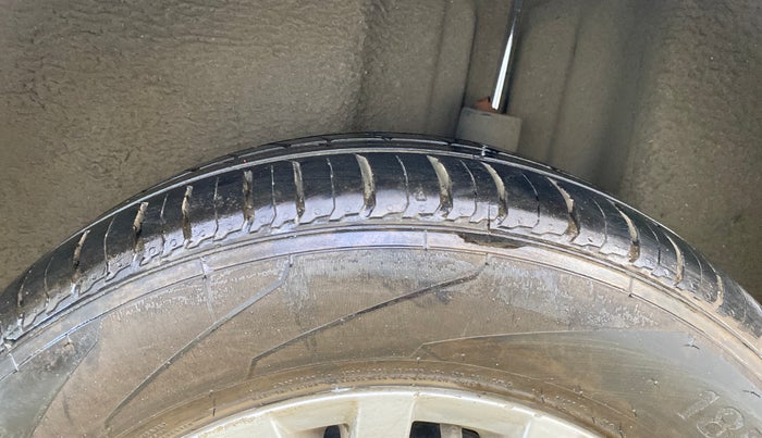 2014 Volkswagen Vento HIGHLINE PETROL AT, Petrol, Automatic, 42,796 km, Left Rear Tyre Tread