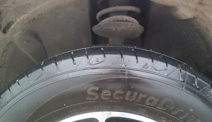 2018 Renault Duster RXS PETROL, Petrol, Manual, 85,049 km, Left Front Tyre Tread