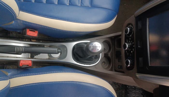 2018 Renault Duster RXS PETROL, Petrol, Manual, 85,049 km, Gear Lever