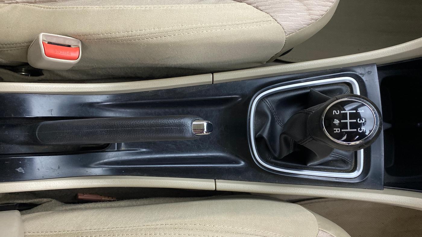 2018 Maruti Ciaz DELTA 1.5 SHVS MT PETROL, Petrol, Manual, 39,680 km, Gear Lever