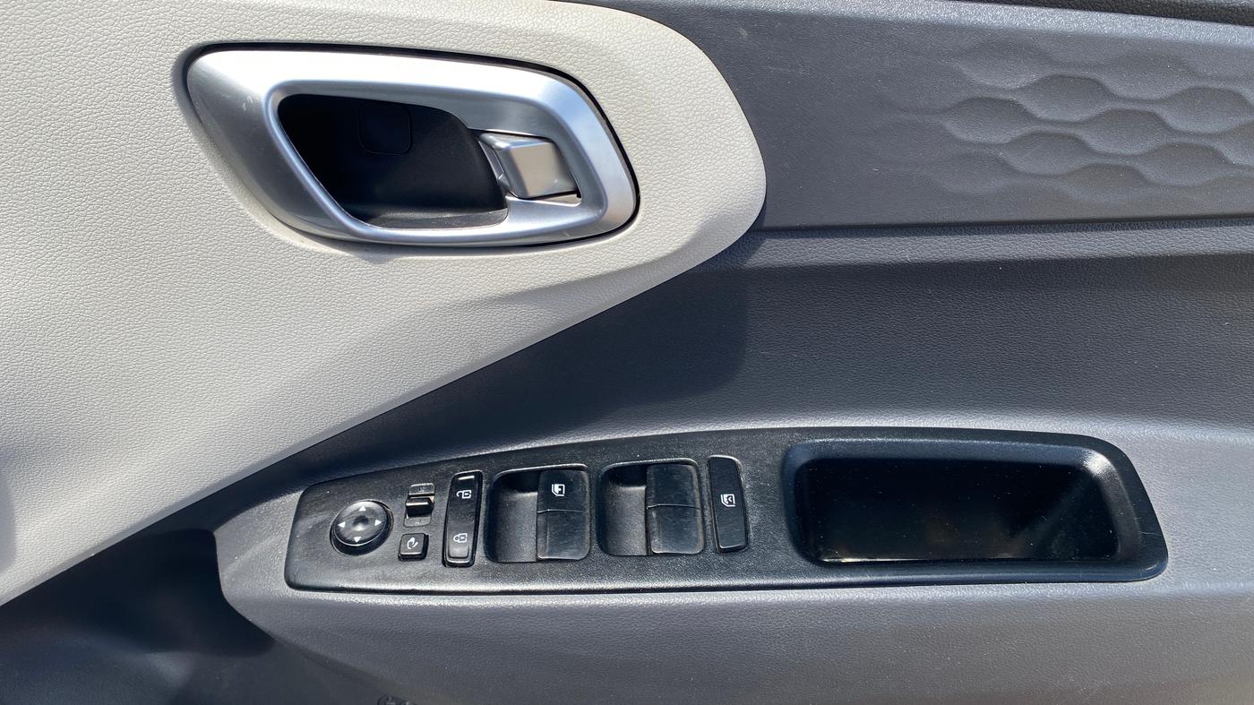2020 Hyundai AURA SX 1.2, Petrol, Manual, 1,32,585 km, Driver Side Door Panels Control