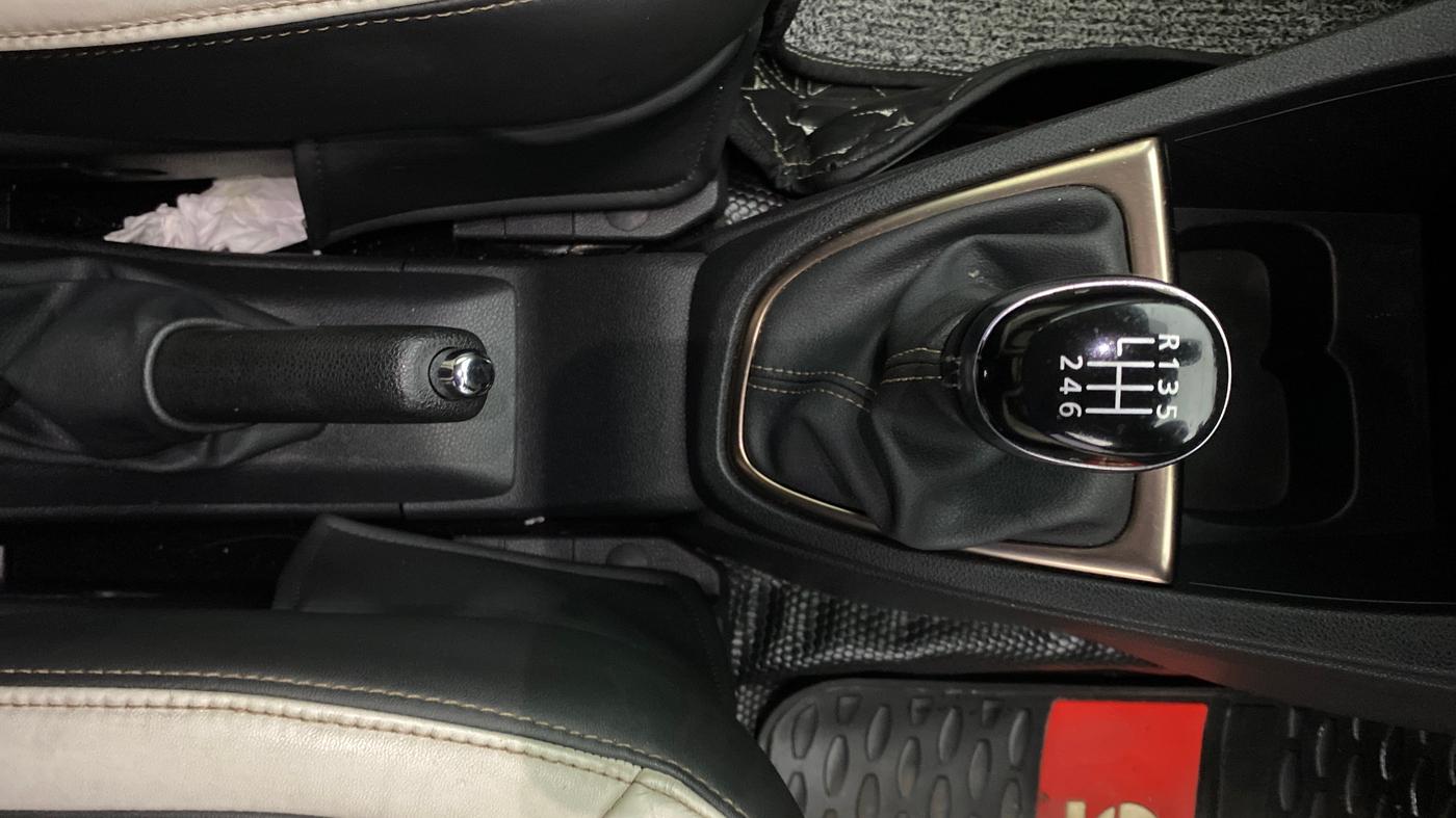2018 Renault Captur PLATINE DIESEL , Diesel, Manual, 95,484 km, Gear Lever