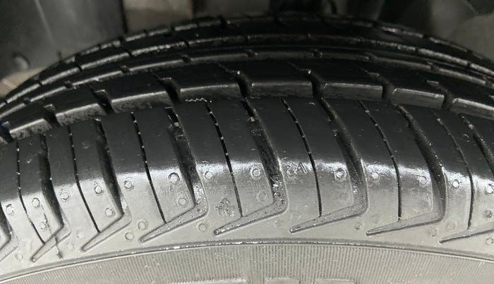 2019 Renault Kwid 1.0 RXT Opt, CNG, Manual, 2,638 km, Left Front Tyre Tread