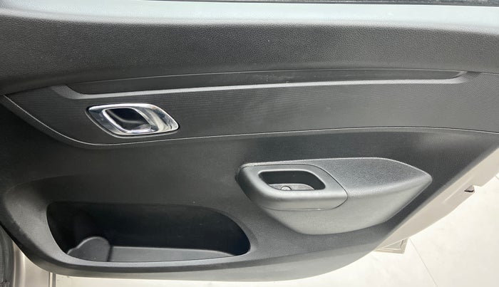 2019 Renault Kwid 1.0 RXT Opt, CNG, Manual, 2,638 km, Driver Side Door Panels Control