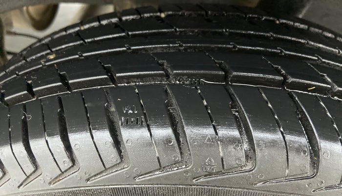 2019 Renault Kwid 1.0 RXT Opt, CNG, Manual, 2,638 km, Left Rear Tyre Tread