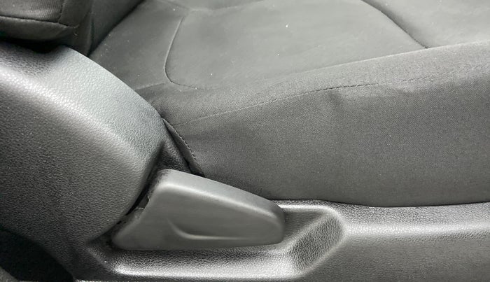 2019 Renault Kwid 1.0 RXT Opt, CNG, Manual, 2,638 km, Driver Side Adjustment Panel