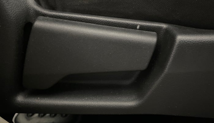 2019 Renault TRIBER RXZ, Petrol, Manual, 1,00,689 km, Driver Side Adjustment Panel