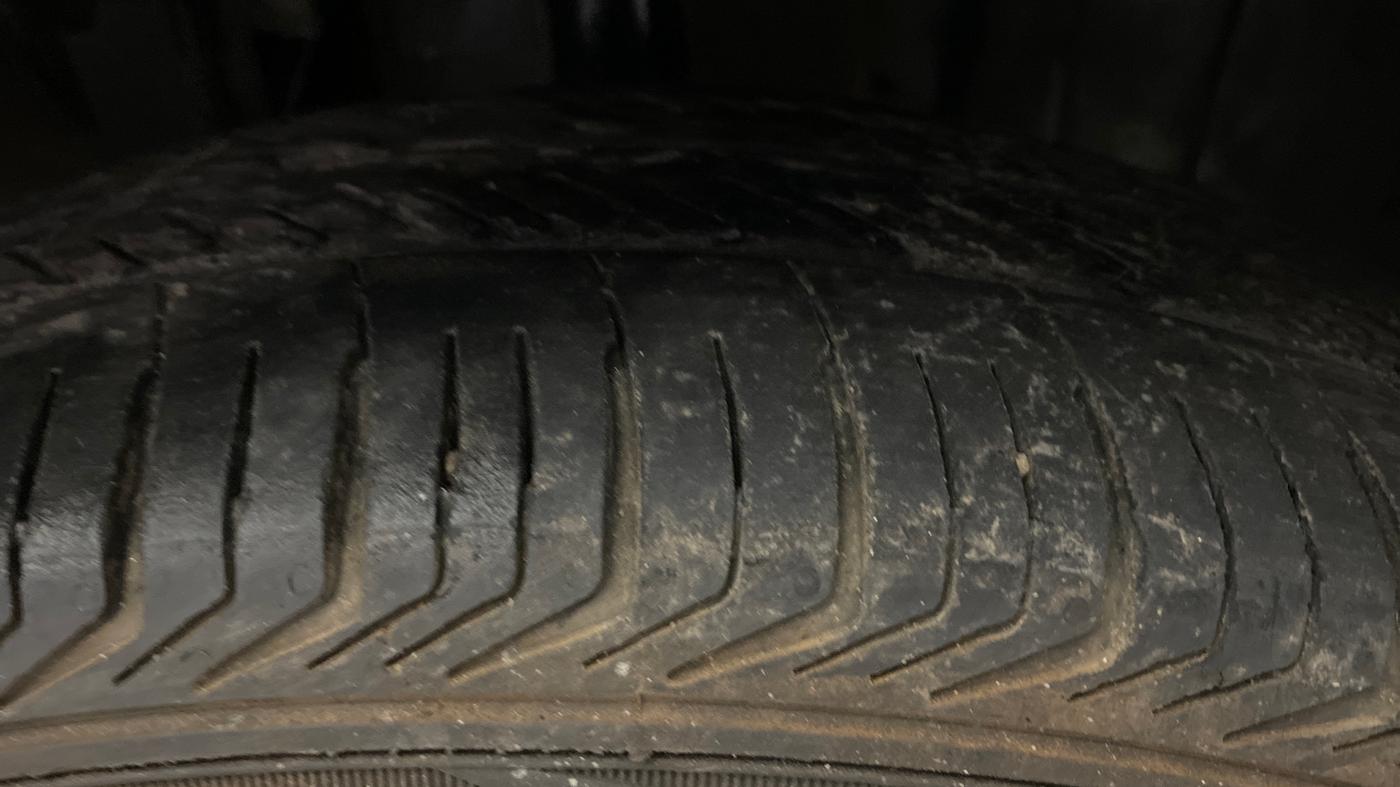 2019 Renault TRIBER RXZ, Petrol, Manual, 1,00,689 km, Right Front Tyre Tread