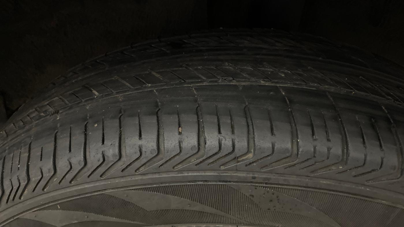 2019 Renault TRIBER RXZ, Petrol, Manual, 1,00,689 km, Left Rear Tyre Tread
