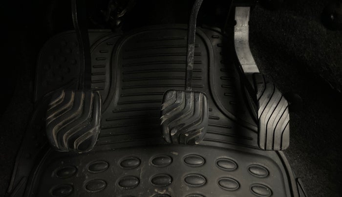 2019 Renault TRIBER RXZ, Petrol, Manual, 1,00,689 km, Pedals