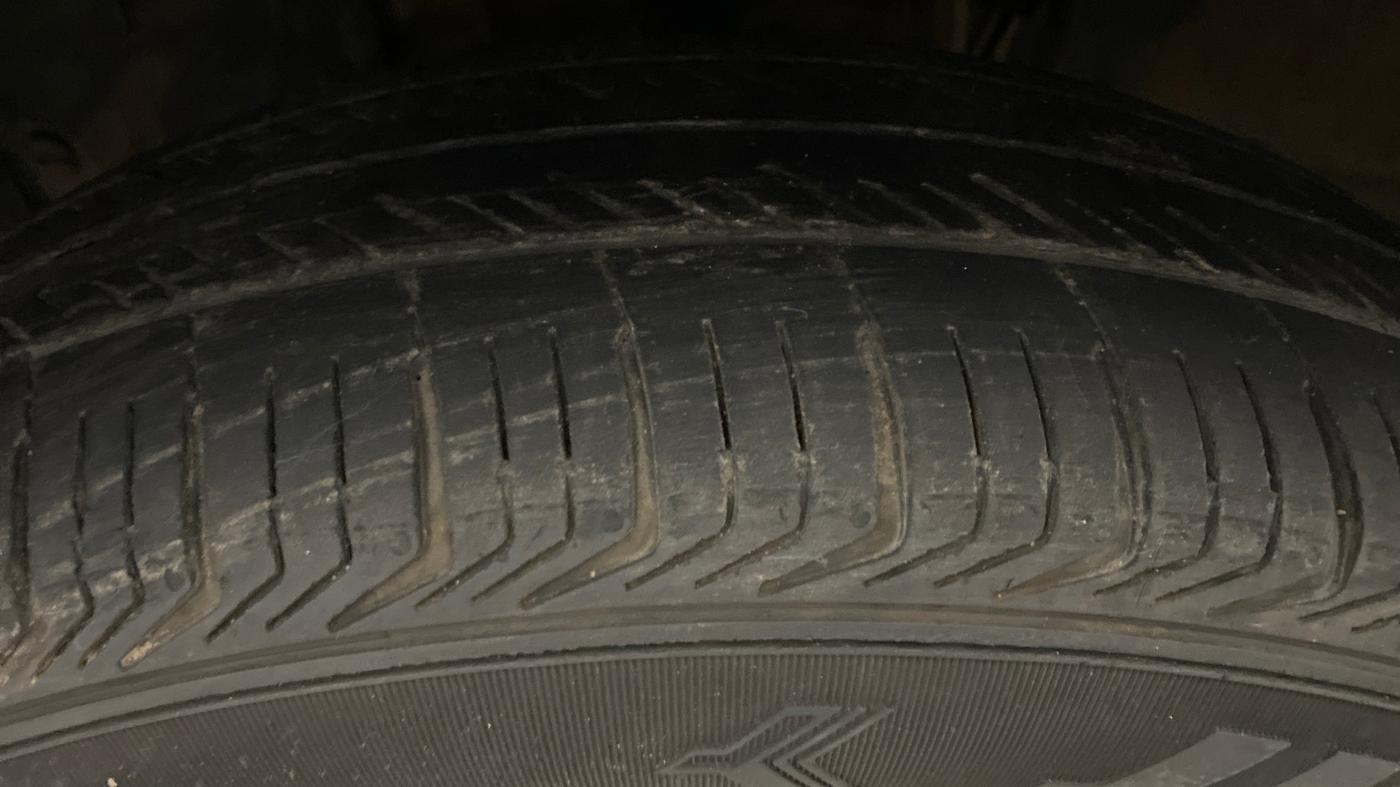 2019 Renault TRIBER RXZ, Petrol, Manual, 1,00,689 km, Left Front Tyre Tread