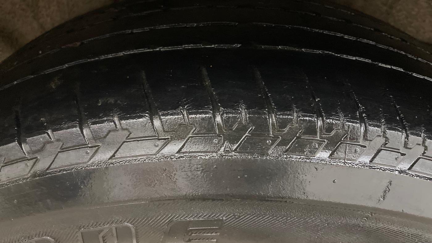 2023 Mahindra XUV700 AX 5 D AT 5 STR, Diesel, Automatic, 43,990 km, Right Rear Tyre Tread
