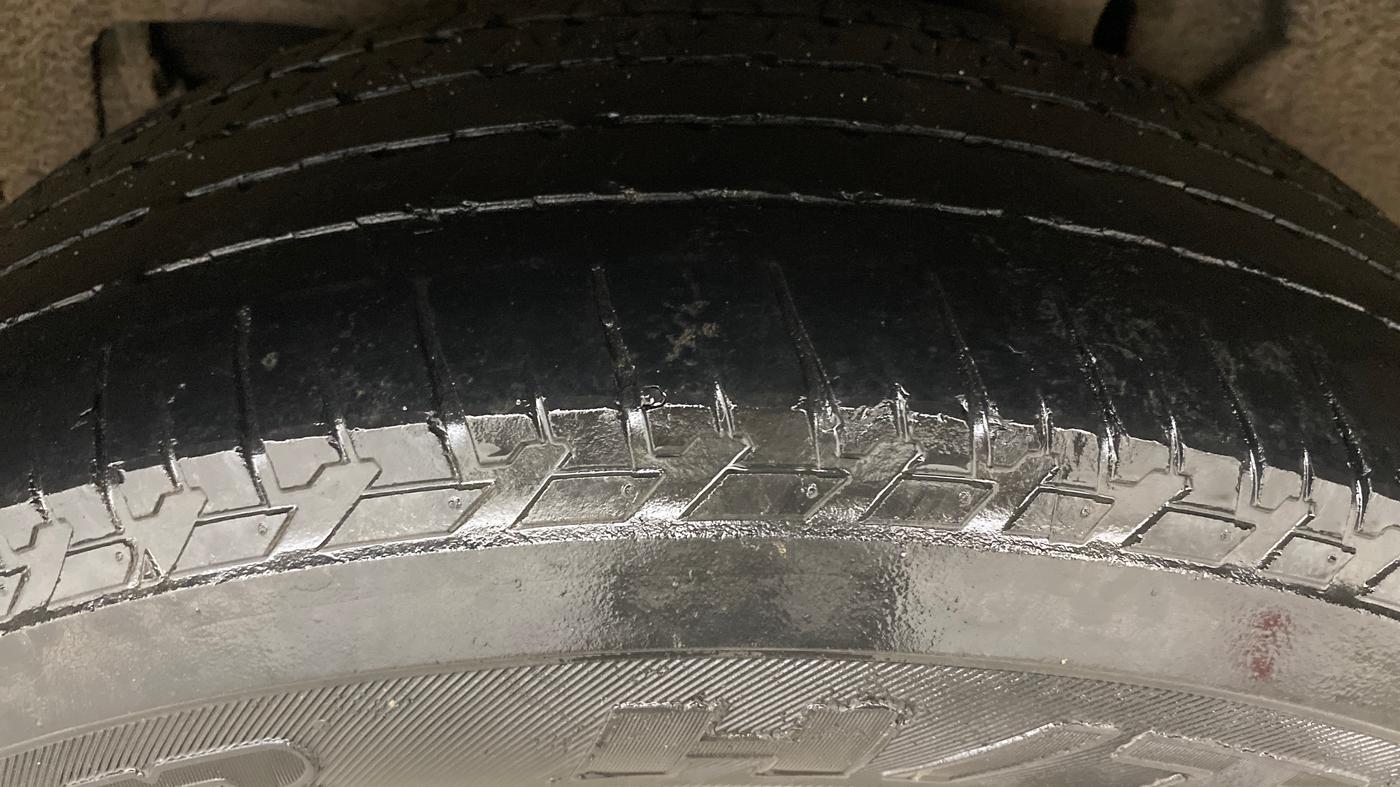 2023 Mahindra XUV700 AX 5 D AT 5 STR, Diesel, Automatic, 43,990 km, Left Rear Tyre Tread