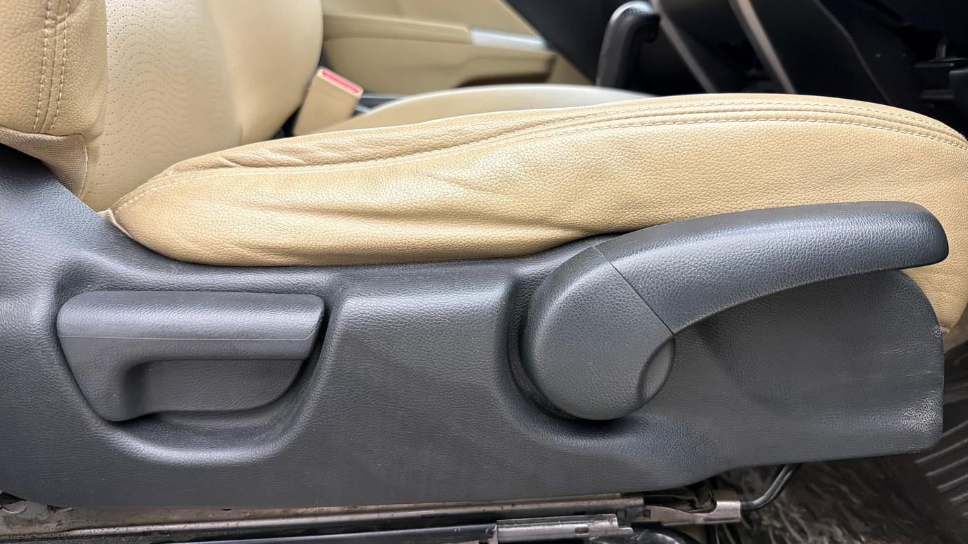 2017 Honda City 1.5L I-VTEC VX CVT, Petrol, Automatic, 62,248 km, Driver Side Adjustment Panel